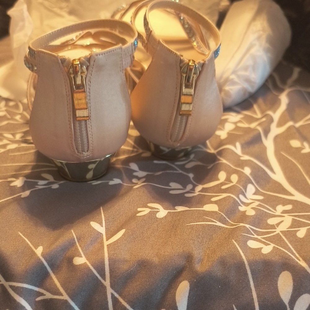 Le Chateau Gold Rhinestone Sandals - Picture 3 of 5